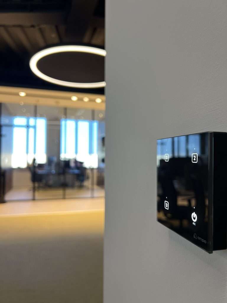 Tigné office DALI lighting and glass control panel