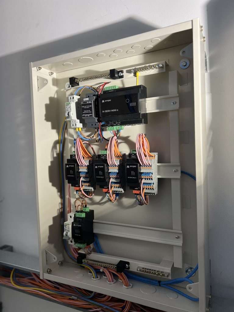 Ampio glass touch panel in the Tigné office