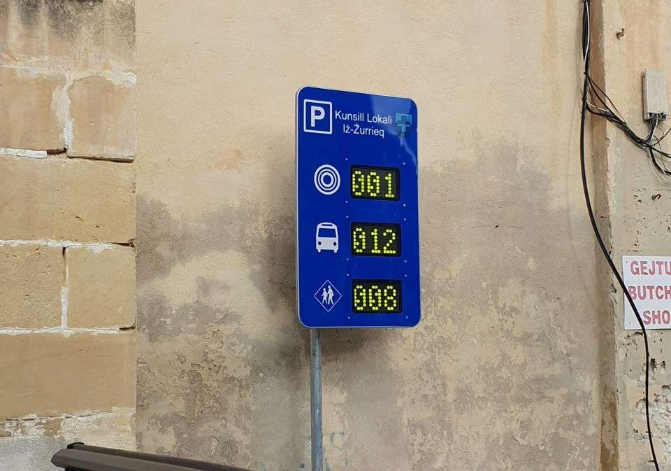 Żurrieq digital parking availability sign