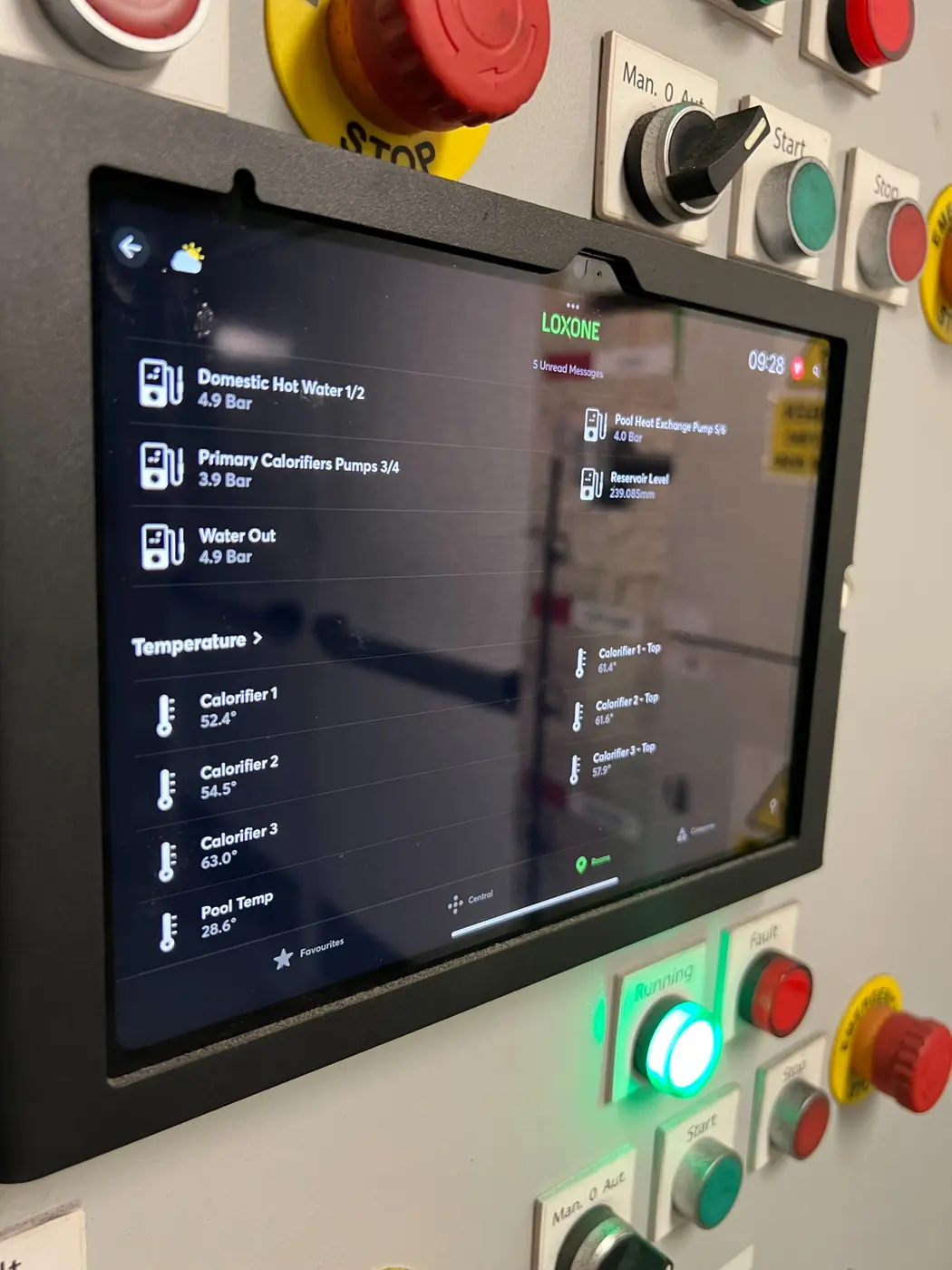 Operator display showing live plant pressures and temperatures